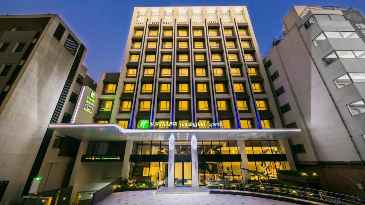 Holiday Inn Express Taichung Fengchia By Ihg Екстер'єр фото
