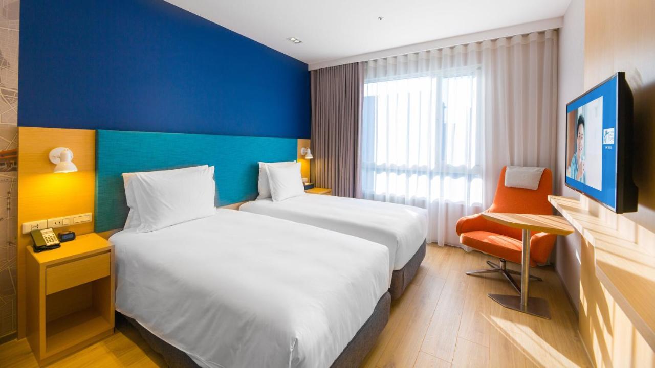 Holiday Inn Express Taichung Fengchia By Ihg Екстер'єр фото