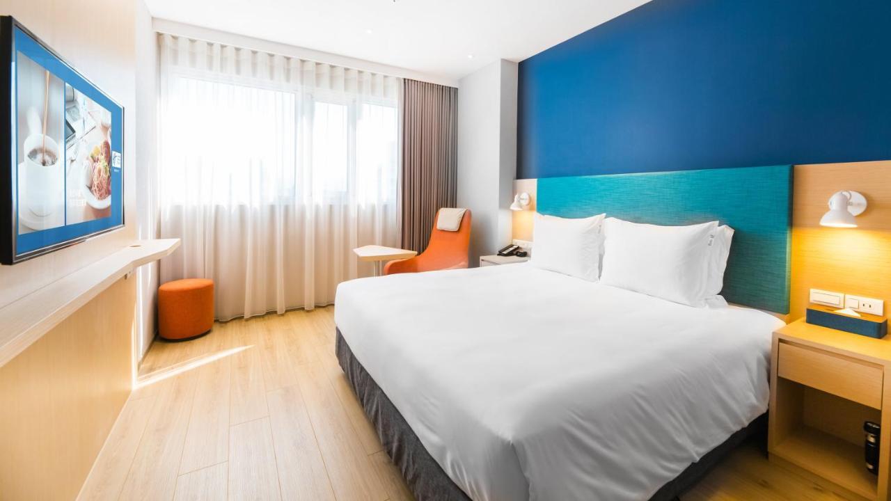 Holiday Inn Express Taichung Fengchia By Ihg Екстер'єр фото